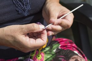 Ubranka dla dzieci na szydełku wzory. Dlaczego warto zająć się robótkami na drutach lub szydełku? Ubranka dziecięce na szydełku