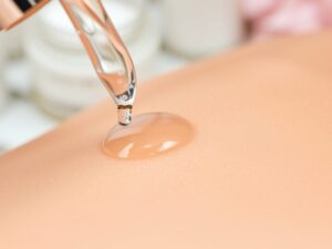 Serum się roluje – najczęstsze przyczyny i bezpieczne sposoby, by temu zapobiegać